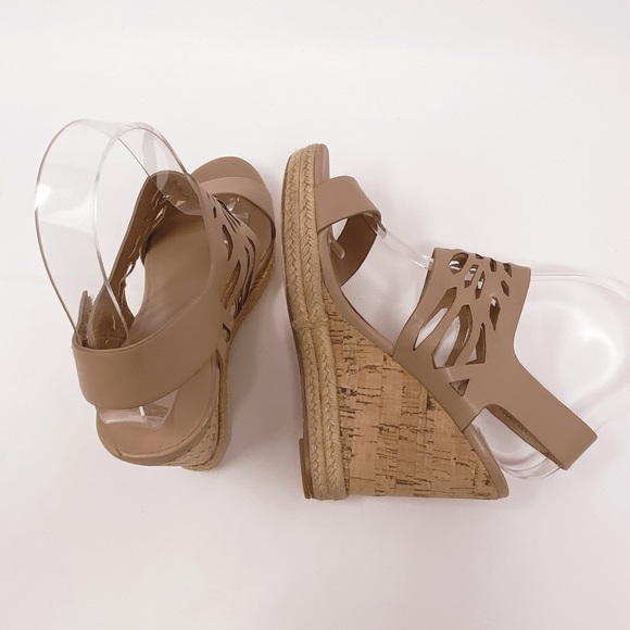 SOLD Charles David Women’s Laser Sandals - Picture 8 of 15